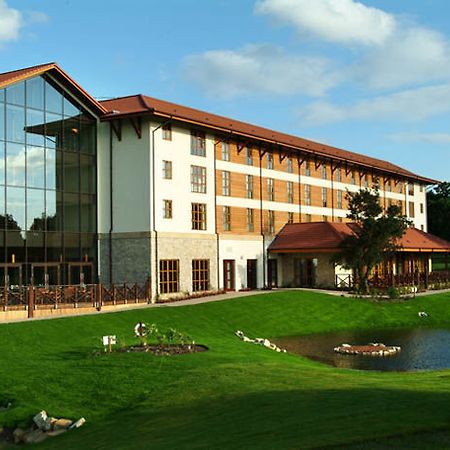 Holiday Inn Chessington Exterior photo